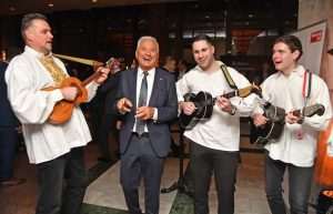 (FOTO) HRVATSKI SPEKTAKL U NJEMAČKOJ: Ponos i radost na Večernjakovoj domovnici, Đani Maršan dirnuo u srca kad je zapjevao "Bože čuvaj Hrvatsku, naš dragi dom"