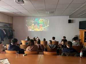 "CVRČAK I MRAVICA": Učenici Hrvatske nastave u Kasselu uživali u zajedničkom gledanju filma