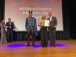 Karmen Meić u sredini između Hrvatskog sokola (lijevo) i Daria Magdića (desno) / Foto: Sonja Breljak