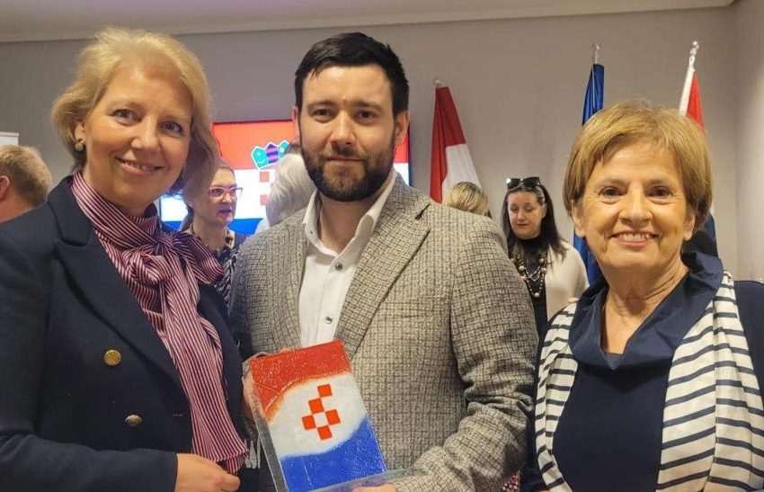 Andreja Metelko-Zgombić s dobitnicima Večernjakove domovnice i veleposlanicom RH u Norveškoj Andreom Gustović-Ercegovac/ Foto: (Veleposlanstvo RH u Norveškoj)
