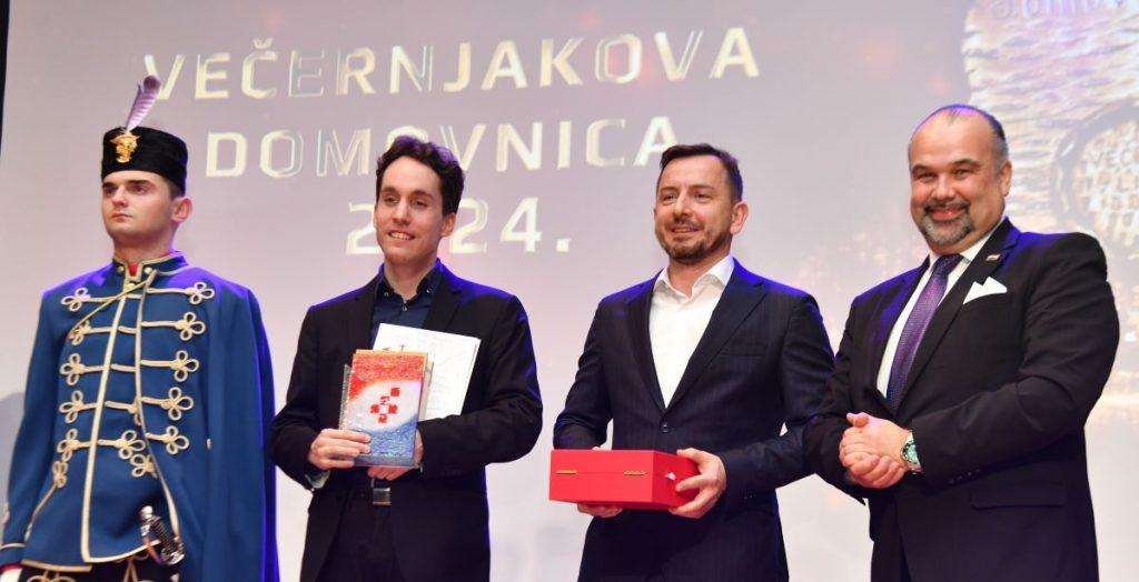 Dodjela Večernjakove domovnice Stipi Biliću / Foto: Fenix (Željko Tutnjević)