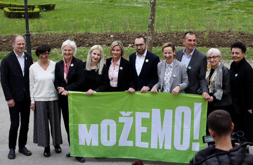 Na fotografiji Luka Korlaet, Katarina Kruhonja, Dušica Radojčić, Elena Komarić, Sandra Benčić, Tomislav Tomašević, Danijela Dolenec, Đuro Capor, Draženka Polović, Mira Anić / Foto: Hina