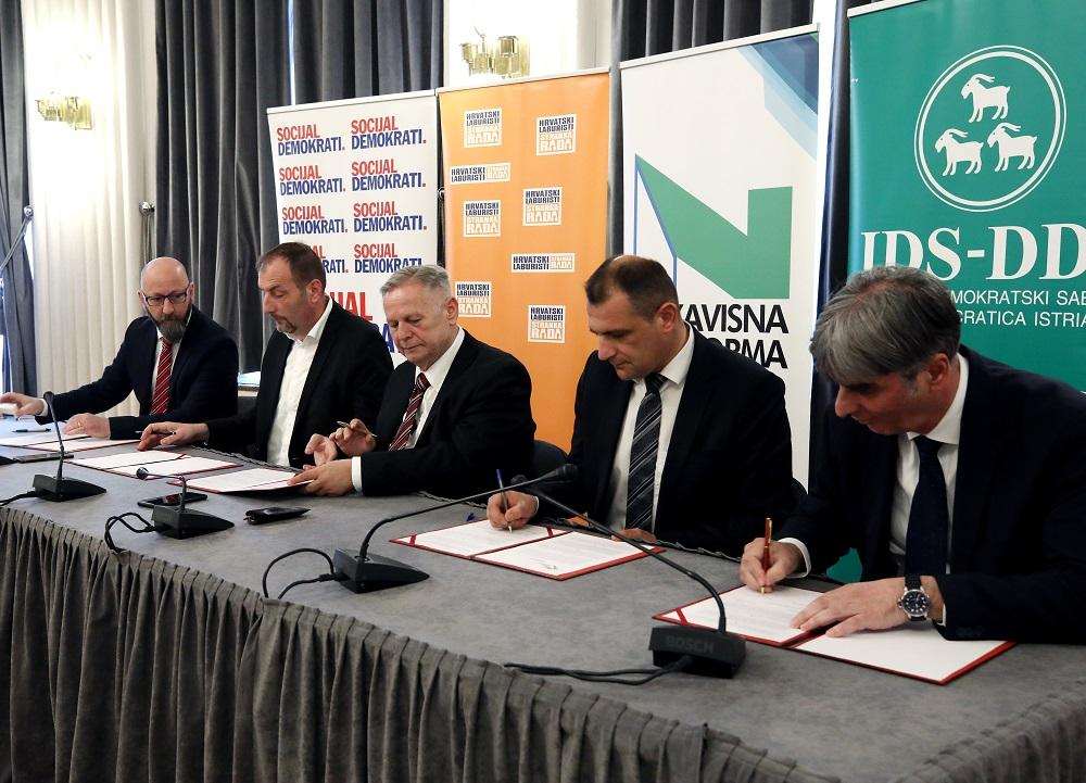 Na fotografiji David Bregovac, Dalibor Paus, Davorko Vidović, Matija Posavec, Darijo Vasilić / Foto: Hina