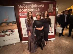 Voditeljica programa Dora Puđa, zastupnica u EU parlamentu Sunčana Glavak i hostesa Nina Jerković / Foto: Fenix (SIM)