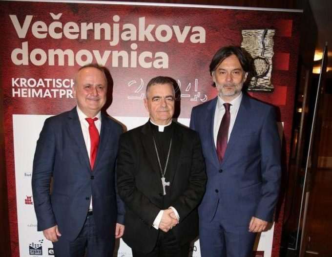 Osoba godine 2024. apostolski nuncij nadbiskup dr. Nikola Eterović sa veleposlanikom Gordanom Bakotom i gl. urednikom Večernjeg lista Draženom Klarićem / Foto: Fenix (Jelena Trieb)