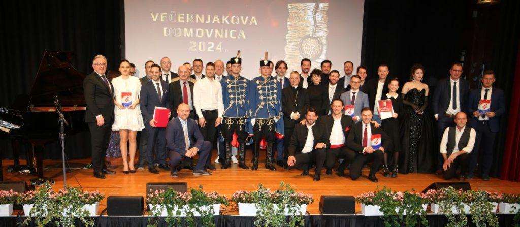 Pobjednici Večernjakove domovnice 2024. sa organizatorima iz Večernjeg lista i Fenix-magazina / Foto: Fenix (Zvonko Bosnić)