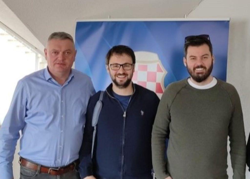 BUŠKOBLATSKA SELA PROTIV MATE RIMCA: Nakon 30.000 kvadrata kupljenih za jednu marku po kvadratu, tvrtka Continental Adventure pod pritiskom mještana odustala od koncesije od 470.000 kvadrata