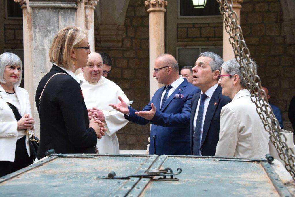 Ministar vanjskih i europskih poslova Gordan Grlić Radman obišao je u petak sa švicarskim kolegom Ignaziom Cassisom dominikanski samostan u Dubrovniku / Foto: Hina