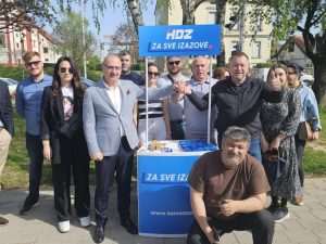 VELEBAN SKUP U SESVETAMA: Na predstavljanje kandidata HDZ-a u 2. izbornoj jedinici stigao i Andrej Plenković Kandidati HDZ-a u 2. izbornoj jedinici / Foto: IS HDZ