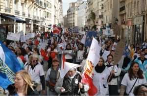 Prosvjed medicinskih sestara u Parizu / Foto: Anadolu