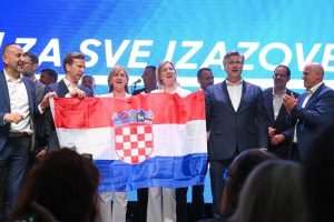 Predizborni skup HDZ-a u Spitu / Foto: Hina