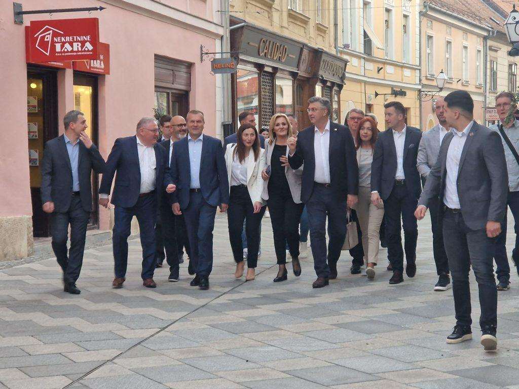 Andrej Plenković sa suradnicima u Varaždinu / Foto: Hina