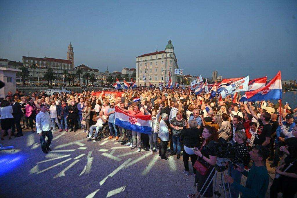 Predizborni skup HDZ-a u Spitu / Foto: Hina