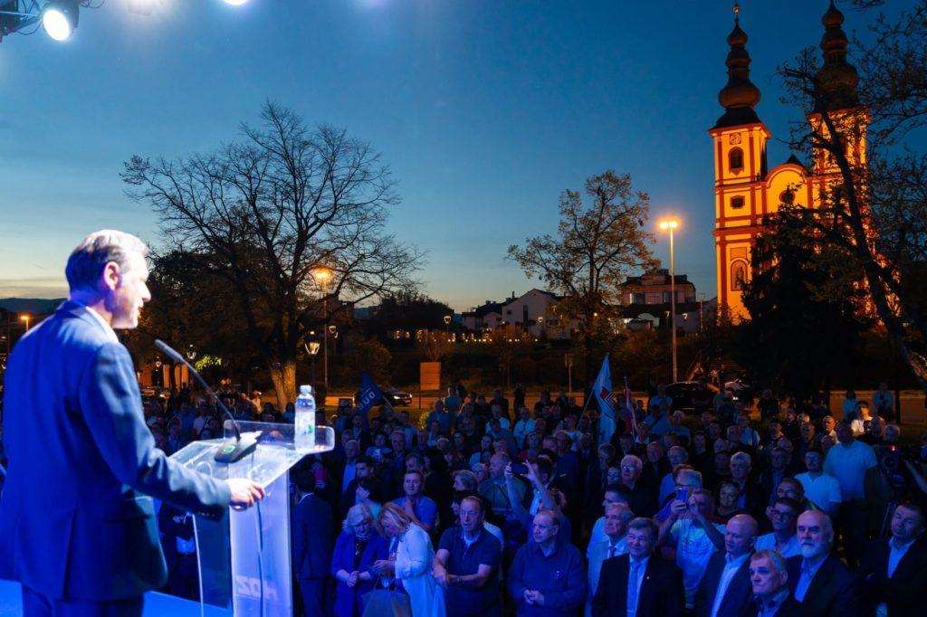 VELEBAN SKUP U SESVETAMA: Na predstavljanje kandidata HDZ-a u 2. izbornoj jedinici stigao i Andrej Plenković Gordan Jandroković tijekom govora na predizborni skup HDZ-a u Sesvetama / Foto: IS HDZ