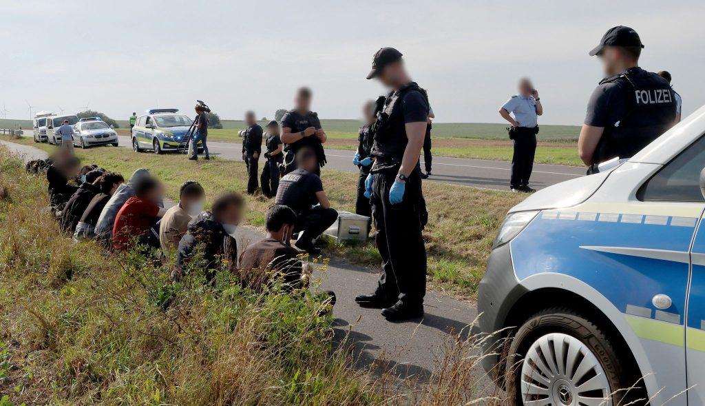 Policija i migranti