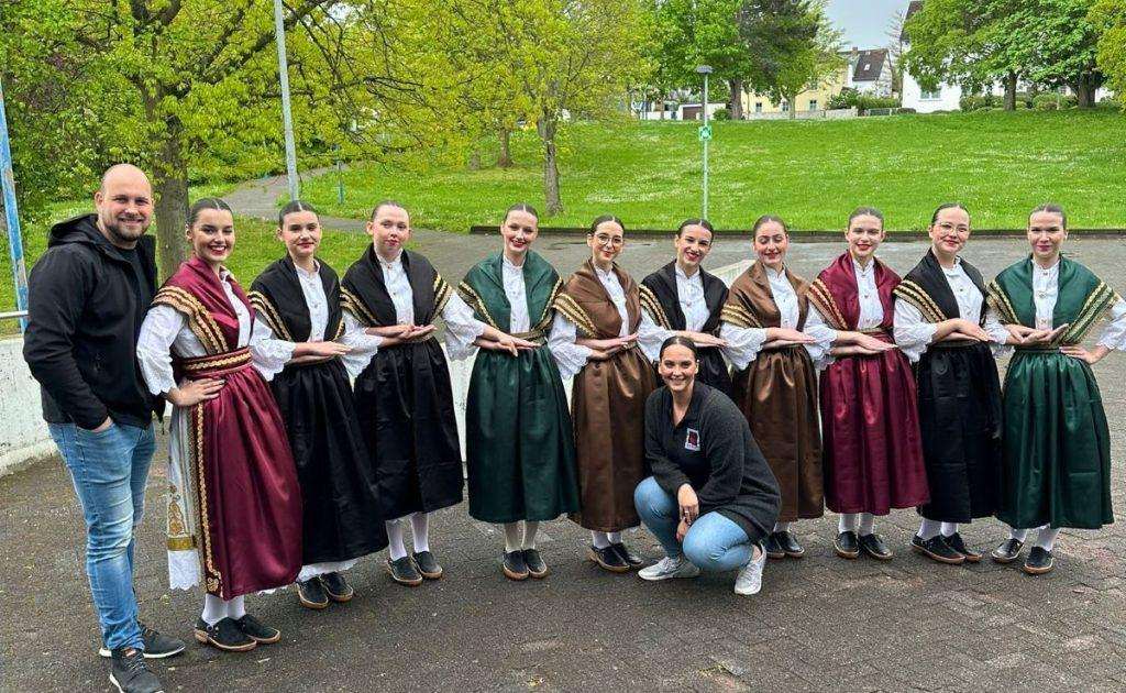 VELIK BROJ MLADIH HRVATA NA JEDNOM MJESTU: 30. Hrvatski folklorni festival u Njemačkoj okupio 13 folklornih društava