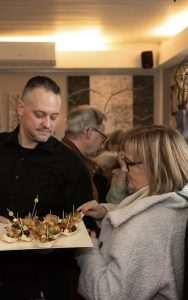 IZLOŽBA SLIKARICE DRAGICE BATISTA-BUĆO: Kunst trifft Gastronomie- Život, ljudi, priroda, hrana i vjera su izvori inspiracije koji me vode kroz stvaranje slika i umjetnosti općenito Izložba Dragice Batisto-Bućo