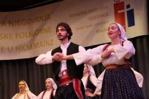 Folklorna skupina fra Filip Grabovac / Foto: Fenix (MD)