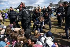 Policija uklanja kamp u Berlinu