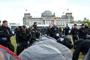 Policija uklanja kamp u Berlinu