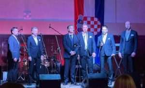 RIČIČKA NOĆ 2024.: Klapa Rišpet i Alen Nižetić do kasno u noć pjevali iseljenim Hrvatima iz Frankfurta i cijele Njemačke