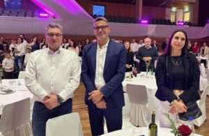 RIČIČKA NOĆ 2024.: Klapa Rišpet i Alen Nižetić do kasno u noć pjevali iseljenim Hrvatima iz Frankfurta i cijele Njemačke