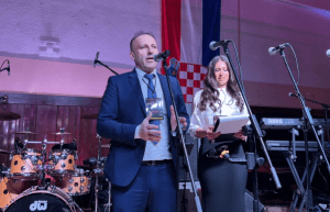RIČIČKA NOĆ 2024.: Klapa Rišpet i Alen Nižetić do kasno u noć pjevali iseljenim Hrvatima iz Frankfurta i cijele Njemačke