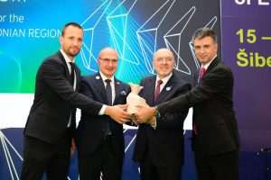 Hrvatski ministar Gordan Grlić Radman sa sudionicima Foruma EUSAIR u Šibeniku / Foto: Fenix (MVEP)