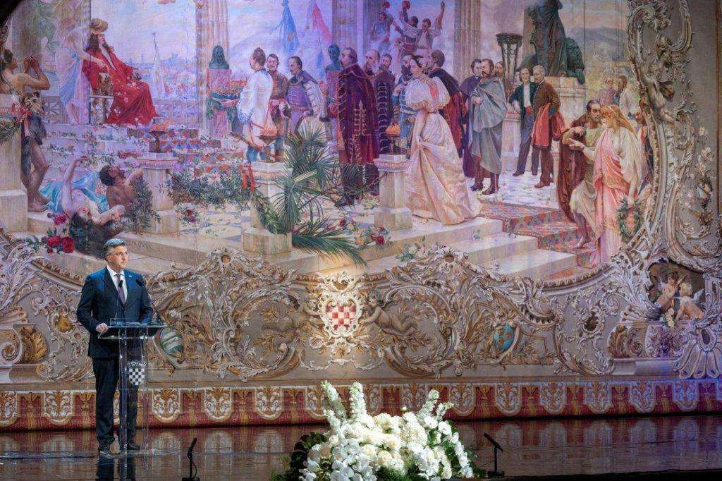 Premijer Andrej Plenković za govornicom HNK u Zagrebu / Fpto: Hina