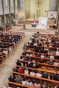 PRVA SVETA PRIČEST U HKZ OFFENBACH: U Crkvi Sv. Josipa u Offenbachu sv. pričest primilo 47 prvopričesnika