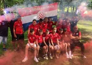 SLAVLJE HRVATA U MÜNCHENU: Igrači i navijači Croatije U13 proslavili 1. mjesto i ulazak u Kreisligu