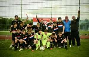SLAVLJE HRVATA U MÜNCHENU: Igrači i navijači Croatije U13 proslavili 1. mjesto i ulazak u Kreisligu