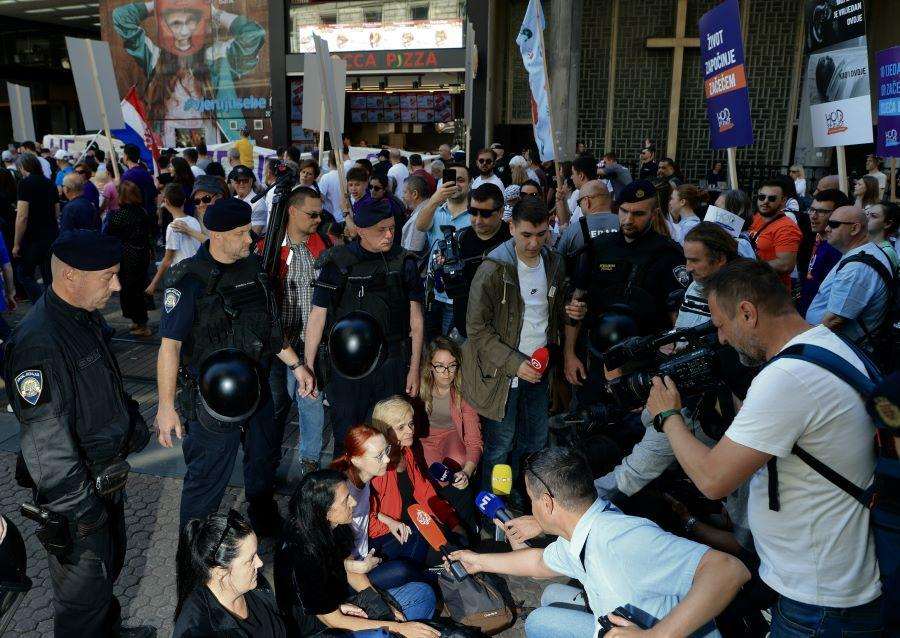 SVAKO JE DIJETE ŽELJENO OD NEKOGA: "Hod za život" završio uz poruku kako je potrebna zaštita života od začeća do prirodne smrti Hod za život u Zagrebu / Foto: Hina