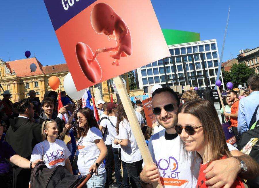 SVAKO JE DIJETE ŽELJENO OD NEKOGA: "Hod za život" završio uz poruku kako je potrebna zaštita života od začeća do prirodne smrti SVAKO JE DIJETE ŽELJENO OD NEKOGA: "Hod za život" završio uz poruku kako je potrebna zaštita života od začeća do prirodne smrti