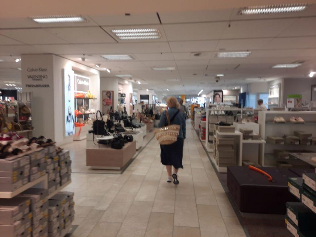 ZAPOSLENICI KAUFHOFA U MAINZU OČAJNI: Mole pomoć stanovnika, prikupljaju potpise i žele ostati