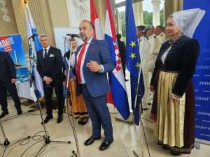 UZ ZVUKE KLAPE HRM “SV.JURAJ”: Hrvati u Austriji svečano obilježili Dan državnosti RH, Dan oružanih snaga i 15. godišnjicu ulaska u NATO Veleposlanik Glunčić otvara prijem