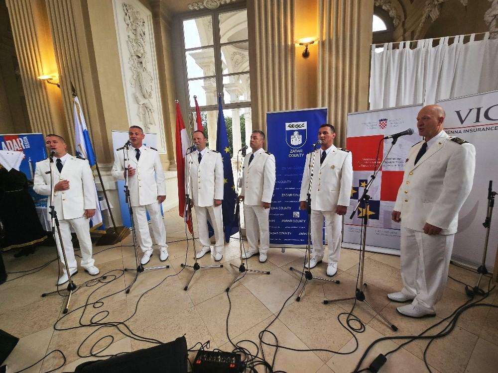 UZ ZVUKE KLAPE HRM “SV.JURAJ”: Hrvati u Austriji svečano obilježili Dan državnosti RH, Dan oružanih snaga i 15. godišnjicu ulaska u NATO Klapa HRM „Sveti Juraj“