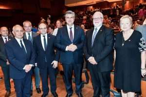 Premijer Plenković sa suradnicima na Festival tambure HBZ U Zagrebu / Foto: Fenix (HMI)