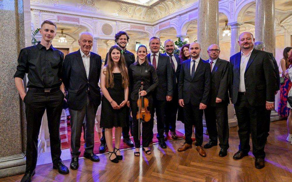 KONCERT ZA PAMĆENJE: Youth Orchestra Alpe Adria i učenici Glazbene škole Varaždin pod ravnanjem Juliana Rachlina oduševili publiku u Grazu Foto: Fenix (Siniša Sović Foto agencija Sjever)