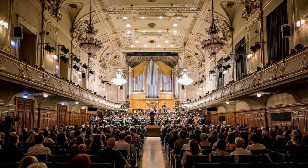 KONCERT ZA PAMĆENJE: Youth Orchestra Alpe Adria i učenici Glazbene škole Varaždin pod ravnanjem Juliana Rachlina oduševili publiku u Grazu Foto: Fenix (Siniša Sović Foto agencija Sjever)