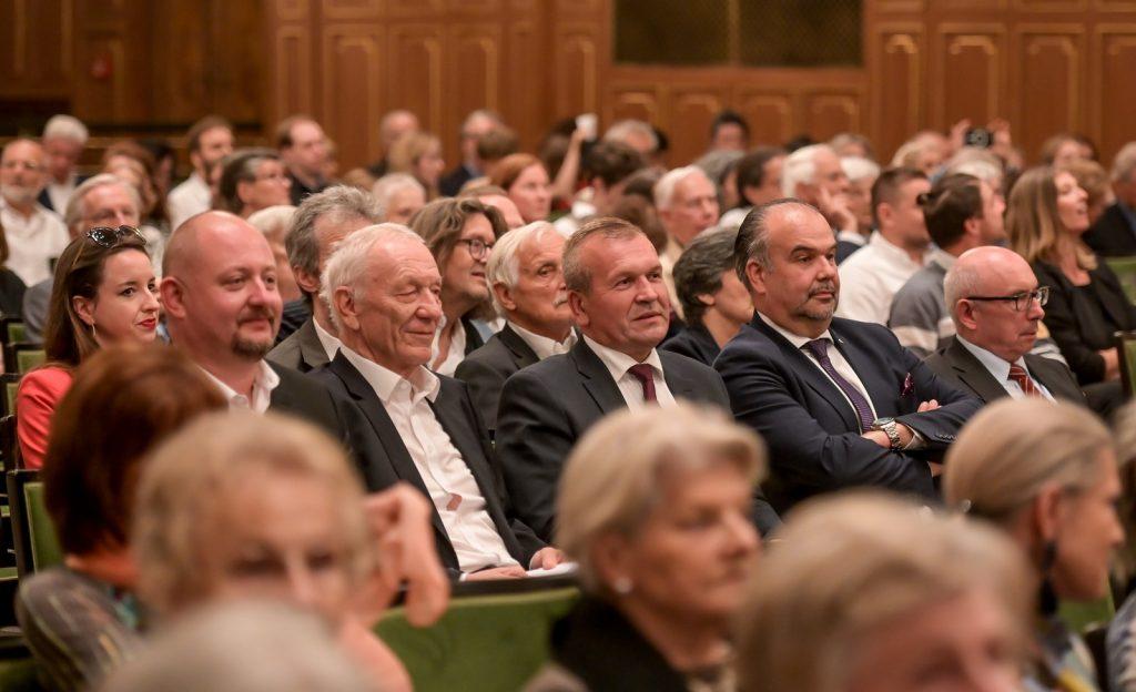 KONCERT ZA PAMĆENJE: Youth Orchestra Alpe Adria i učenici Glazbene škole Varaždin pod ravnanjem Juliana Rachlina oduševili publiku u Grazu Foto: Fenix (Siniša Sović Foto agencija Sjever)