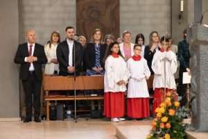 VELIKO SLAVLJE U OFFENBACHU NA MAJNI: Apostolski nuncij, nadbiskup Nikola Eterović podijelio sakrament Svete potvrde 65 krizmanika