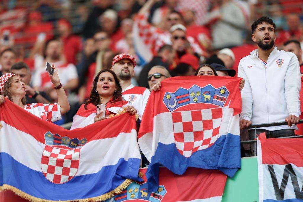 ZBOG SKANDIRANJA NAVIJAČA: UEFA otvorila istragu protiv Hrvatske i Albanije Navijači Hrvatske na utakmici protiv Albanije / Foto: Hina