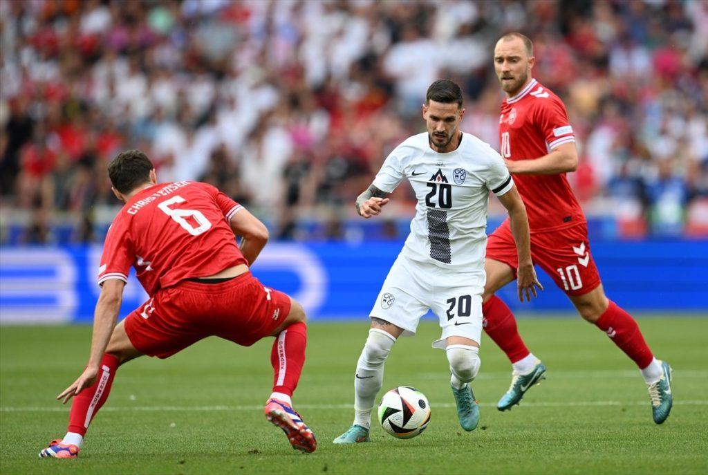 SLOVENIJA IZNENADILA DANSKU: Momčad Matjaža Keka u Stuttgartu odigrala 1:1 protiv Danske Detalj s utakmice Slovenije i Danske / Foto: Anadolu