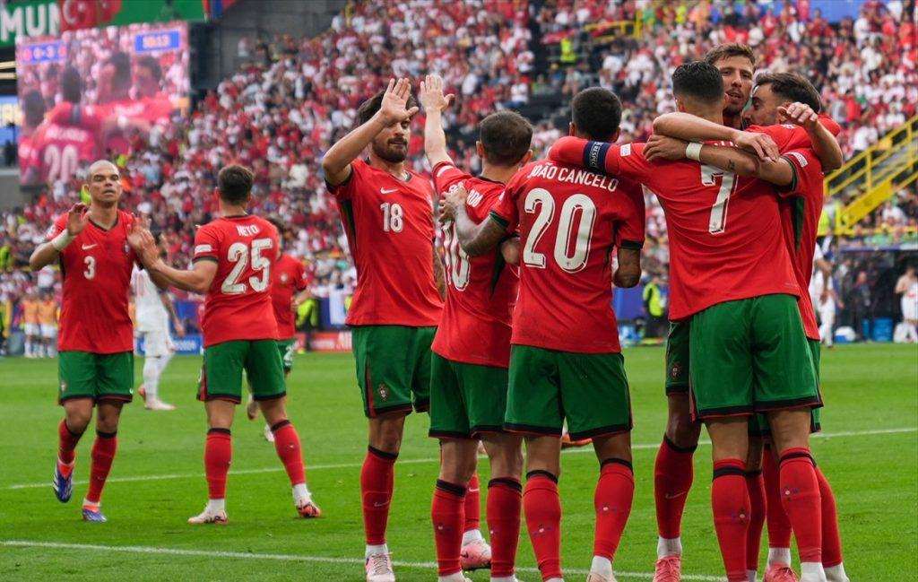 PORTUGAL PREGAZIO TURSKU: Ronaldo s društvom izborio osminu finala Europskog prvenstva Slavlje igrača Portugala / Foto: Anadolu