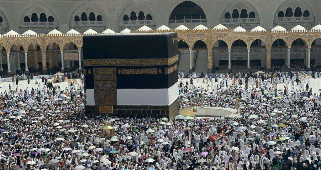 Stotine tisuća muslimanskih vjernika došli iz različitih dijelova svijeta u Saudijsku Arabiju kako bi obavili hadž u Svetoj džamiji Kabi u Mekki / Foto: Anadolu