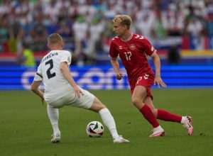 SLOVENIJA IZNENADILA DANSKU: Momčad Matjaža Keka u Stuttgartu odigrala 1:1 protiv Danske Detalj s utakmice Slovenije i Danske / Foto: Anadolu
