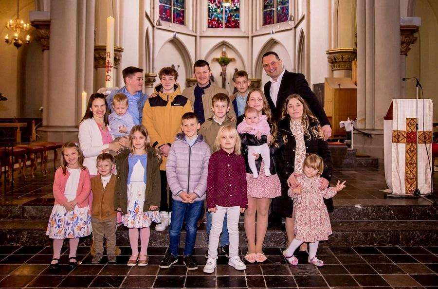 Dvije obitelji Vedran i Janja Angebrandt i Mijo i Maja Markotić imaju čak 14-tero djece / Foto:Fenix (Ustupljene fotografije)