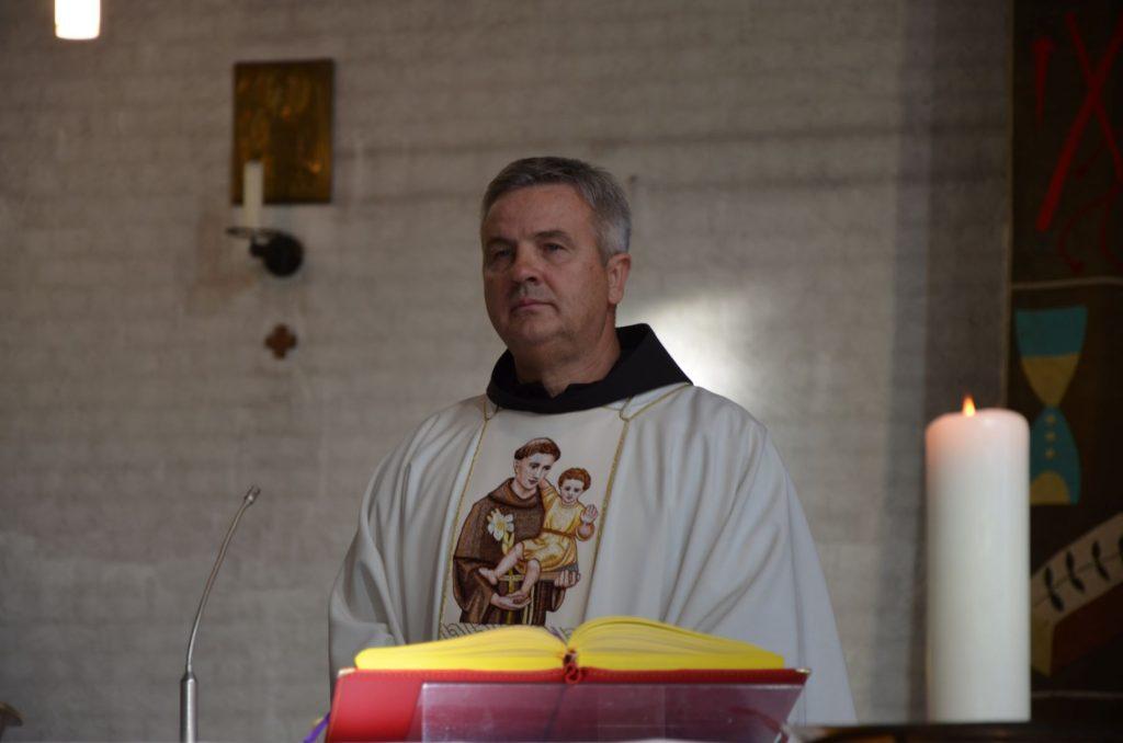 (FOTO) PROSLAVA BLAGDANA SV. ANTE PADOVANSKOG U WIESBADENU: Fra Janko Ćuro poručio: Praznim još nitko nije uspio ispuniti prazninu Fra Janko Ćuro / Foto: Fenix (Miljenko Skalec)