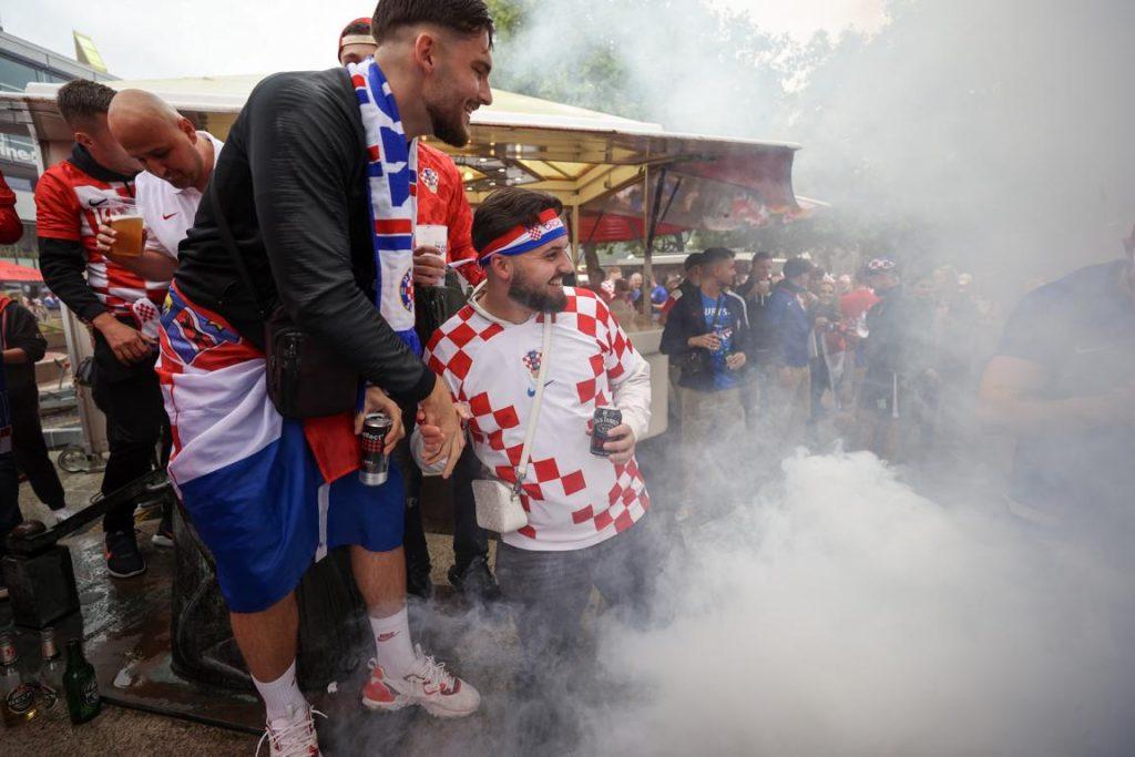 "LUDNICA" U NJEMAČKOM GLAVNOM GRADU: Hrvatski navijači "osvojili" Berlin, slijedi "Furija" Hrvatski navijači u Berlinu / Foto: Hina